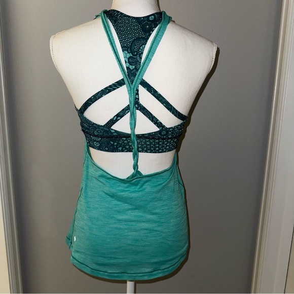 Lululemon Tank Womens 4 Green Twist & Toll 2 in 1 Yoga Gym Workout Athleisure - Picture 2 of 10